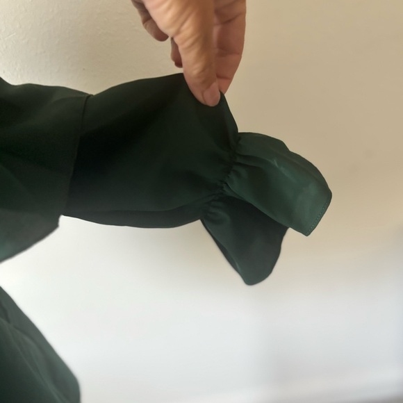 Women’s Byinn Green Off Shoulder Ruffle Blouse Size Medium – Romantic Flowy Top - Picture 4 of 8